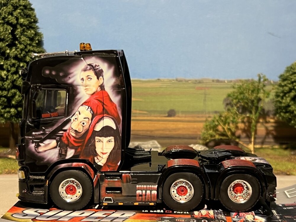 WSI WSI Scania S Highline 6x2 Oehlrich "La Casa de Papel"