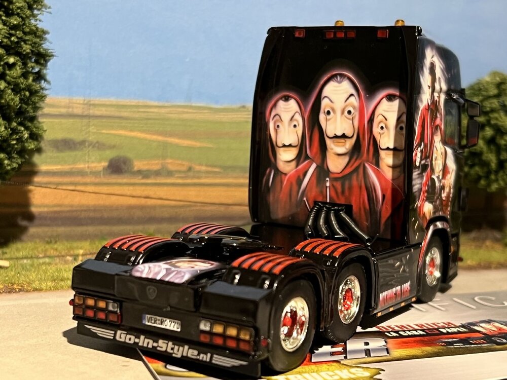 WSI WSI Scania S Highline 6x2 Oehlrich "La Casa de Papel"