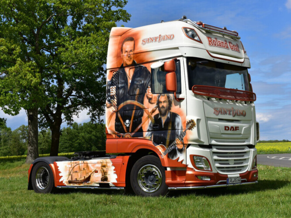 WSI WSI DAF 106XF SSC 4x2 ROLAND GRAF