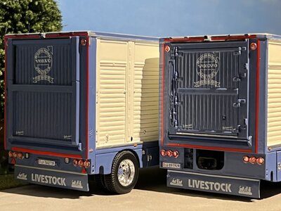 Tekno Tekno Volvo FH04 rigid truck with resin - lifestock trailer Brühlmann