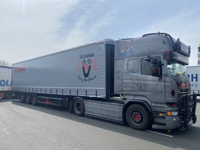 Tekno Tekno Scania R-serie Streamline met 3-assige schuifzeilentrailer HP TRANSPED