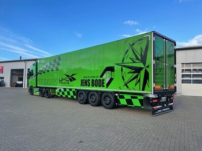 Tekno Tekno Volvo FH05 Globetrotter XL met 3-assige koeloplegger JENS BODE