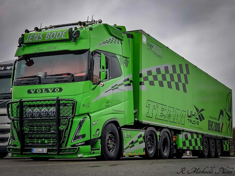 Tekno Tekno Volvo FH05 Globetrotter XL met 3-assige koeloplegger JENS BODE