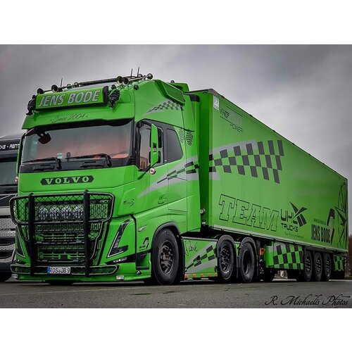 Tekno Tekno Volvo FH05 Globetrotter XL with 3-axle reefer trailer JENS BODE