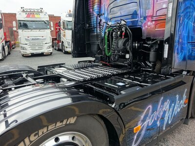 Tekno Tekno Volvo FH05 Globetrotter XL 6x2 HAWKINS "JOHN WICK"