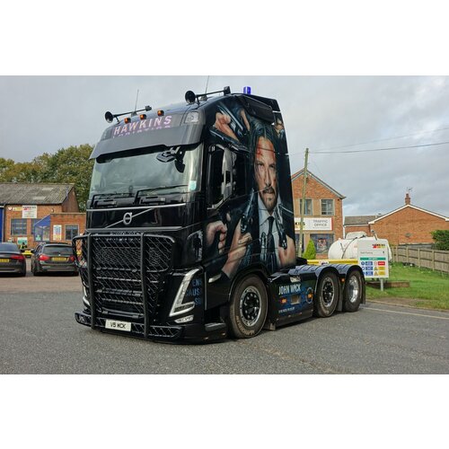 Tekno Tekno Volvo FH05 Globetrotter XL 6x2 HAWKINS "JOHN WICK"