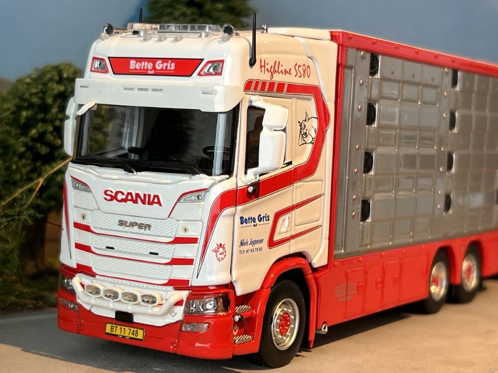 IMC IMC Scania S High roof boxed truck with 3-axle livestock trailer BETTE GRIS