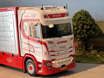 IMC IMC Scania S High roof boxed truck with 3-axle livestock trailer BETTE GRIS