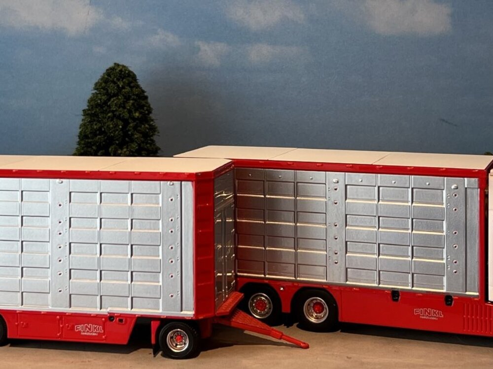 IMC IMC Scania S High roof boxed truck with 3-axle livestock trailer BETTE GRIS