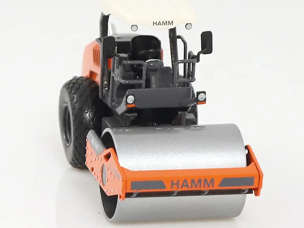 NZG NZG HAMM HC 119 compactor with smooth roller drum