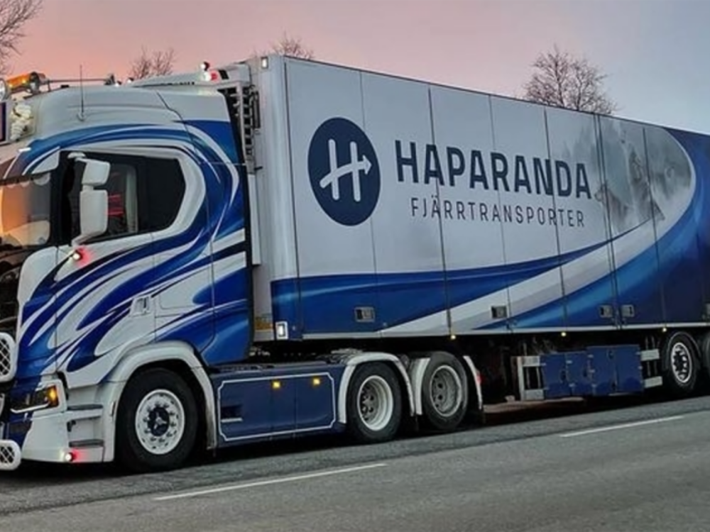 WSI WSI Scania S Highline 6x2 + 3-as koeloplegger HAPARANDA FJÄRRTRANSPORT