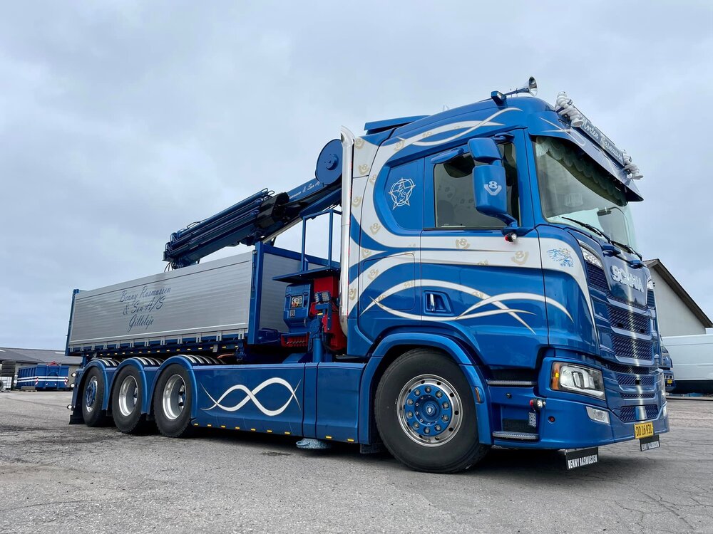 Tekno Tekno Scania R-serie Highline motorwagen met HMF kraan MORTEN RASMUSSEN