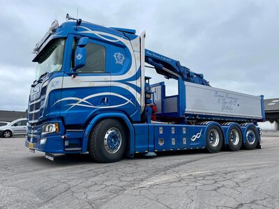 Tekno Tekno Scania R-serie Highline motorwagen met HMF kraan MORTEN RASMUSSEN