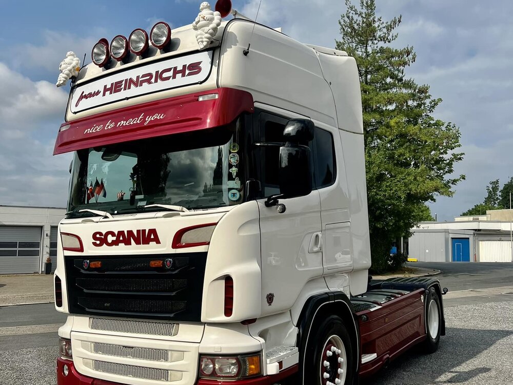 Tekno Tekno Scania R-serie Topline met 2-assige koeloplegger FRAU HEINRICHS