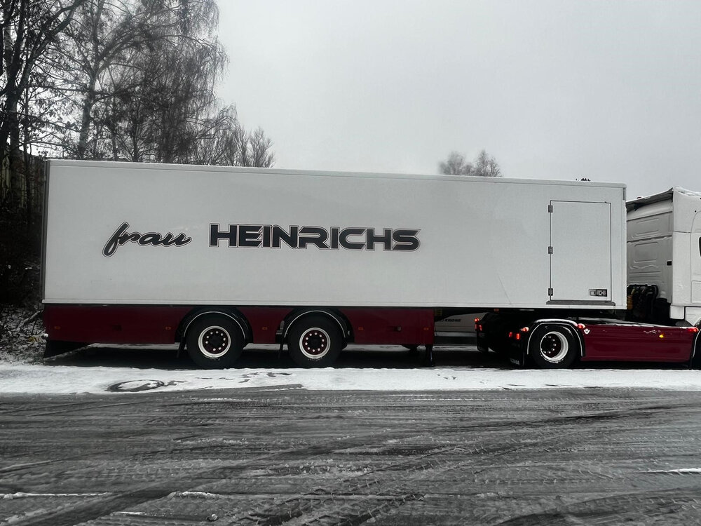 Tekno Tekno Scania R-serie Topline  with 2-axle reefer trailer FRAU HEINRICHS