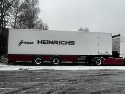 Tekno Tekno Scania R-serie Topline met 2-assige koeloplegger FRAU HEINRICHS