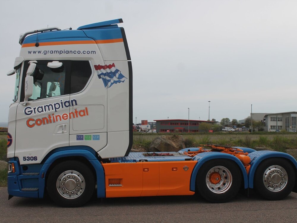 WSI WSI Scania S530 6x2 with 3-axle curtainside trailer GRAMPIAN CONTINENTAL
