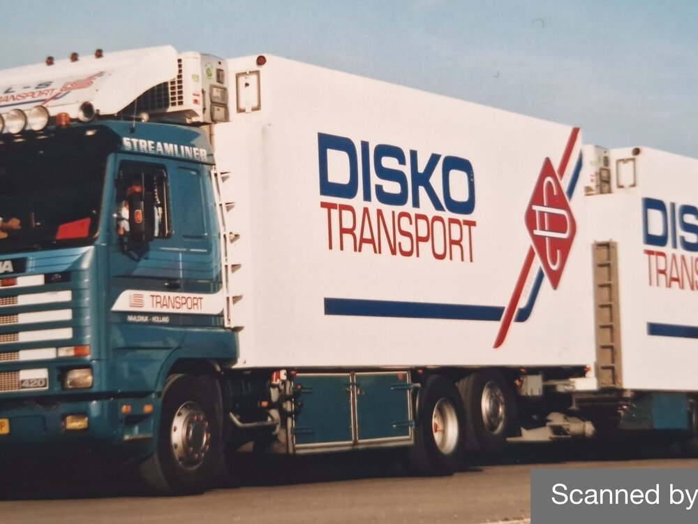 Tekno Scania 143M streamline motorwagen met 2-as wipkar DISKO