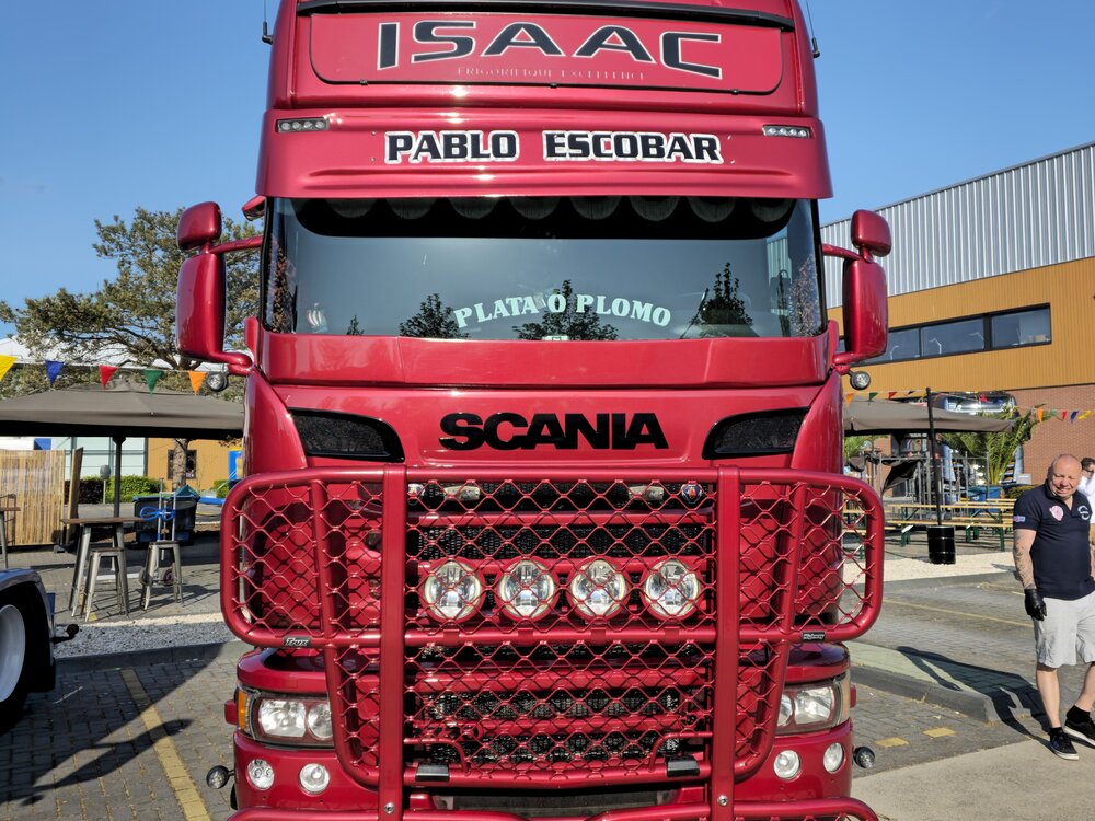 Tekno Tekno Scania R-serie Topline 6x2 with reefer trailer CRAIG ISAAC "Pablo Escobar"