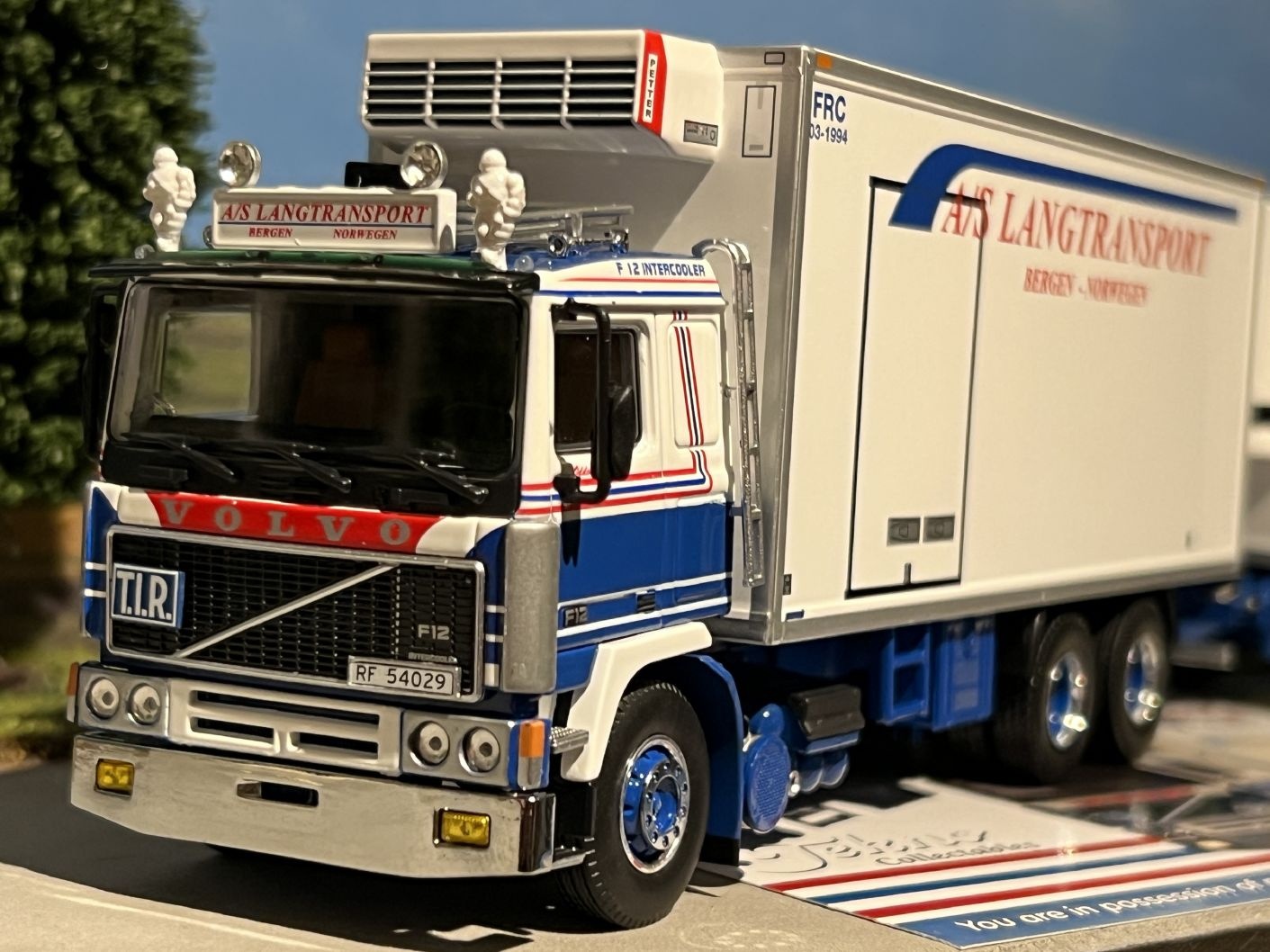 Tekno Volvo F12 motorwagen met aanhanger Lang Transport