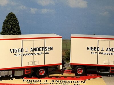 Tekno Volvo F88 motorwagen met 2-assige aanhanger Viggo Andersen