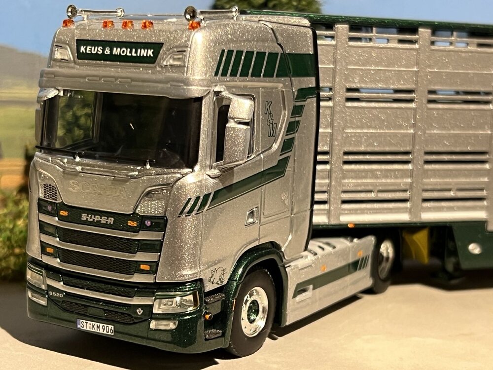 WSI WSI Scania S Highline 4x2 with 3-axle live stock trailer Keus & Mollink