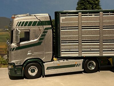 WSI WSI Scania S Highline 4x2 with 3-axle live stock trailer Keus & Mollink