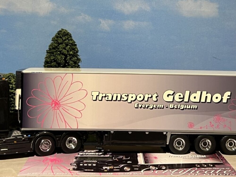 Tekno Tekno Scania R streamline Topline met 3-as koeloplegger Geldhof Transport (Crown edition)