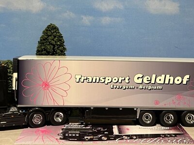 Tekno Tekno Scania R streamline Topline met 3-as koeloplegger Geldhof Transport (Crown edition)