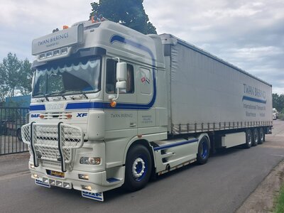 WSI WSI EXCLUSIEF DAF 95XF Super Space Cab 4x2 with 3-axle curtainside trailer TWAN BIERINGS