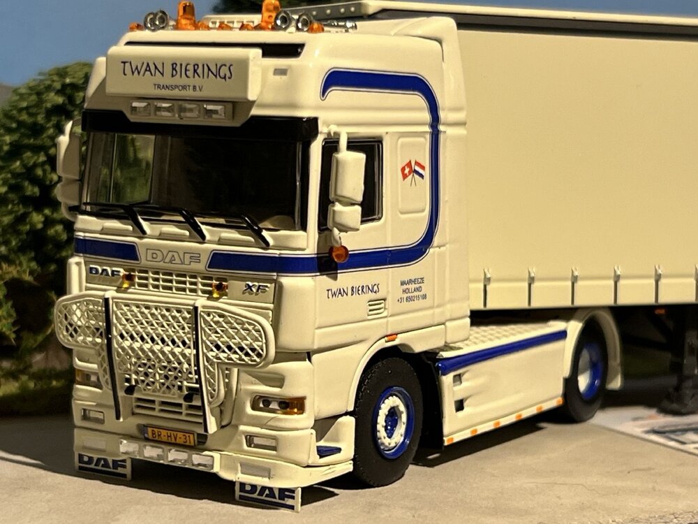 WSI WSI EXCLUSIEF DAF 95XF Super Space Cab 4x2 with 3-axle curtainside trailer TWAN BIERINGS