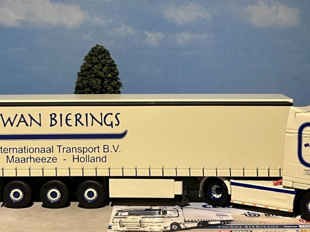 WSI WSI EXCLUSIEF DAF 95XF Super Space Cab 4x2 with 3-axle curtainside trailer TWAN BIERINGS