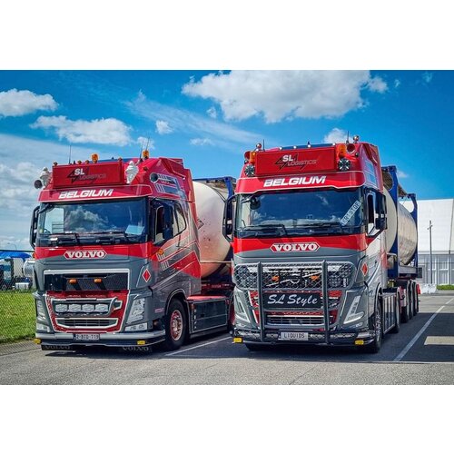 Tekno Tekno SET van 2 x  Volvo FH05 Globetrotter XL 4x2 SL LOGISTICS