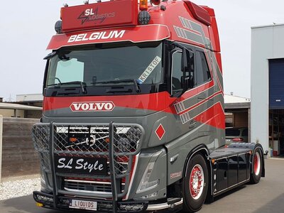 Tekno Tekno SET van 2 x  Volvo FH05 Globetrotter XL 4x2 SL LOGISTICS