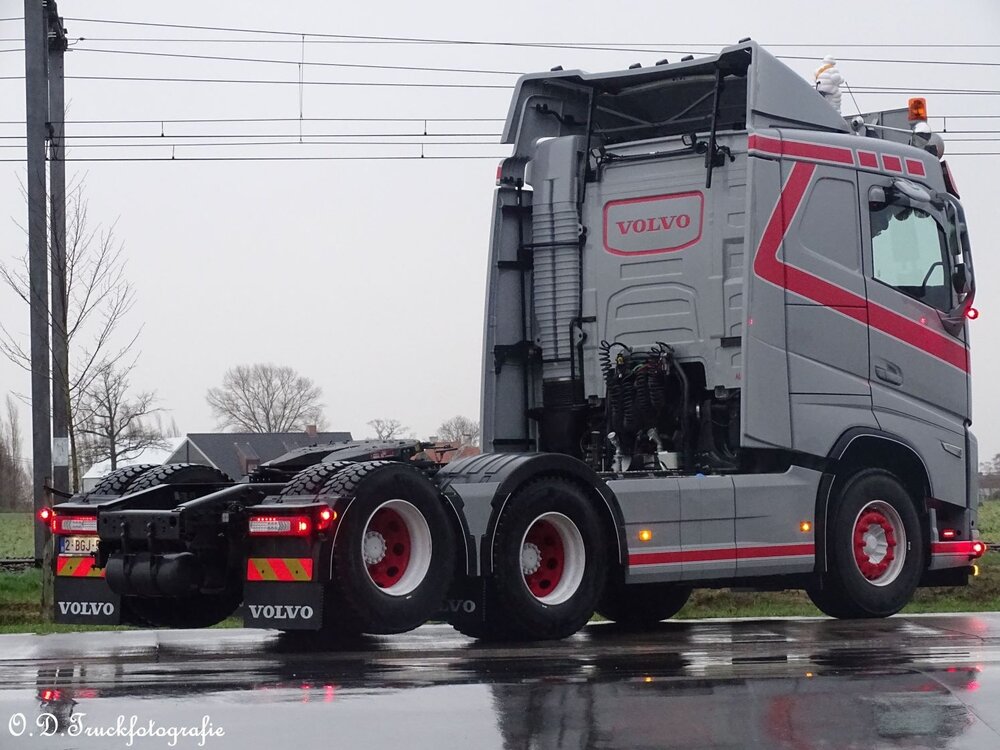 Tekno Tekno Volvo FH05 sleeper cab 6x4 MICHIEL DE ROY