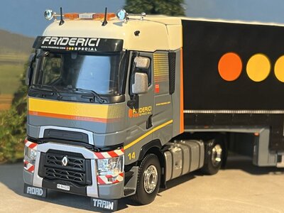 Tekno Tekno Renault T-High with 3-axle Meusburger trailer Friderici