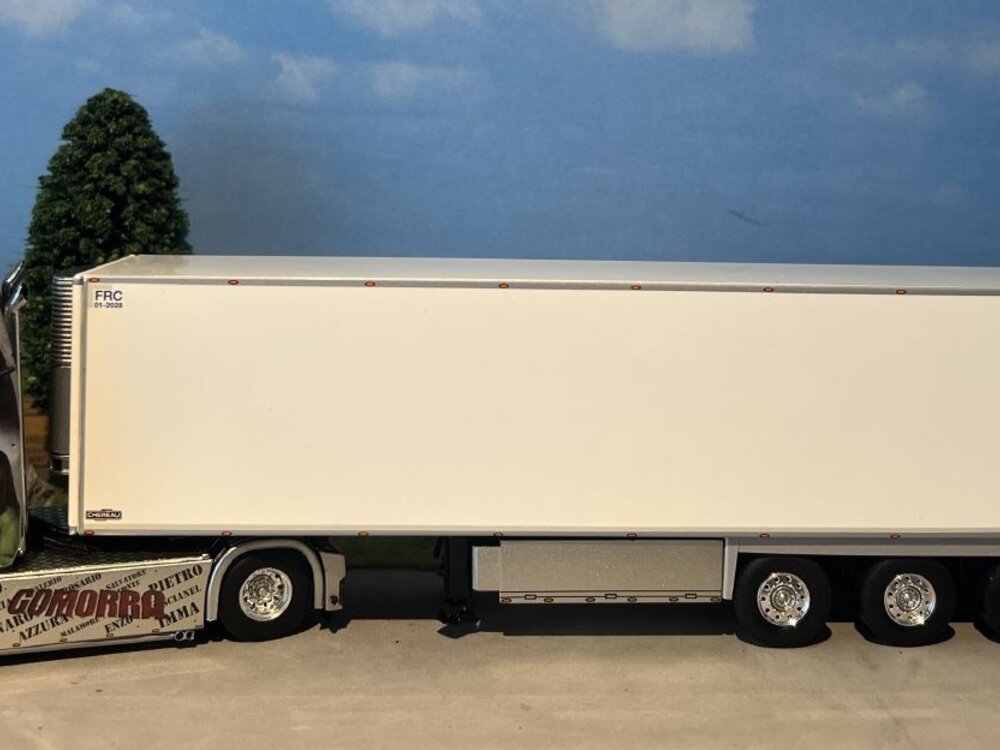 WSI WSI Scania S Highline 4x2 met 3-as koeloplegger Nicolas Villard "Comorra"