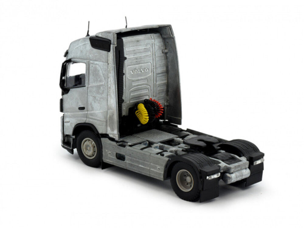 Tekno Tekno Volvo FH05 Globetrotter 4x2 tractor kit (without roof spot lights)