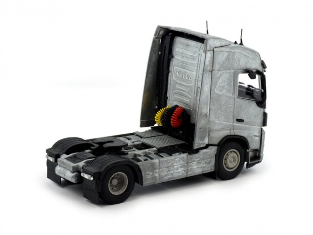 Tekno Tekno Volvo FH05 Globetrotter 4x2 tractor kit (without roof spot lights)