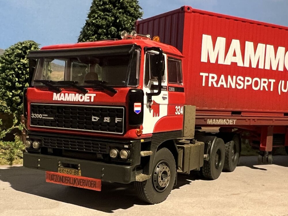 Mammoet store WSI DAF 3300 Classic 3-axle Flatbed trailer + 2 x 20ft. container MAMMOET