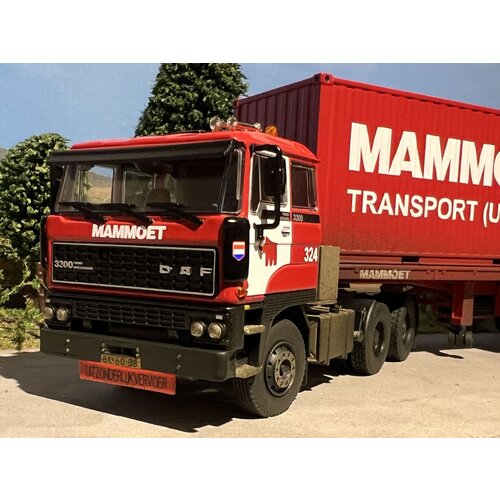 Mammoet store WSI DAF 3300 Classic 3-axle Flatbed trailer + 2 x 20ft. container MAMMOET