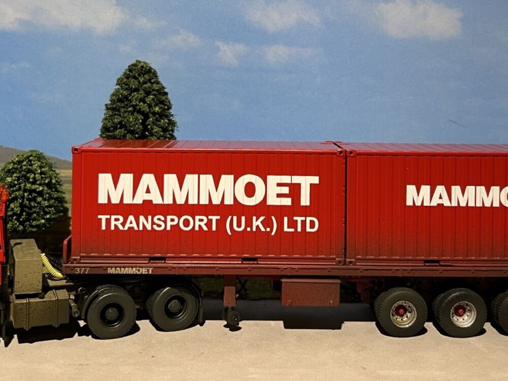 Mammoet store WSI DAF 3300 Classic 3-axle Flatbed trailer + 2 x 20ft. container MAMMOET