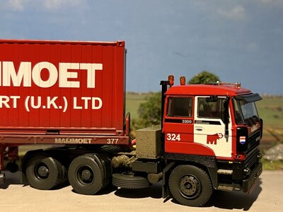 Mammoet store WSI DAF 3300 Classic 3-axle Flatbed trailer + 2 x 20ft. container MAMMOET