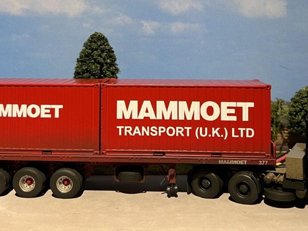 Mammoet store WSI DAF 3300 Classic 3-axle Flatbed trailer + 2 x 20ft. container MAMMOET