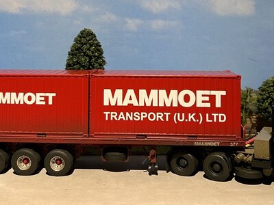 Mammoet store WSI DAF 3300 Classic 3-axle Flatbed trailer + 2 x 20ft. container MAMMOET