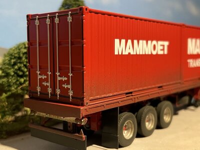 Mammoet store WSI DAF 3300 Classic 3-axle Flatbed trailer + 2 x 20ft. container MAMMOET