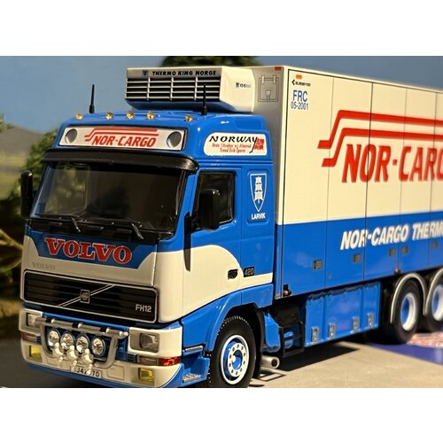 Tekno Tekno Volvo FH12 Globetrotter rigid truck with 3-axle trailer Nor-Cargo