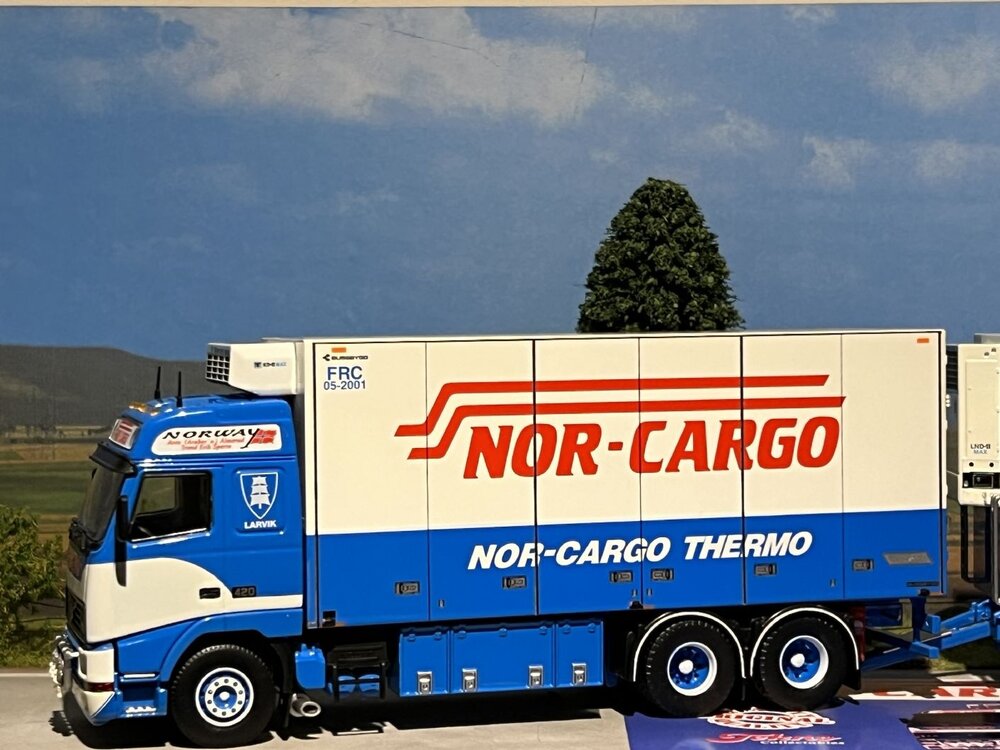 Tekno Tekno Volvo FH12 Globetrotter rigid truck with 3-axle trailer Nor-Cargo