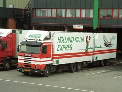 Tekno Tekno Scania 143M-420 streamline rigid truck with 2-axle trailer LIEVAART "Holland-Italia Expres"