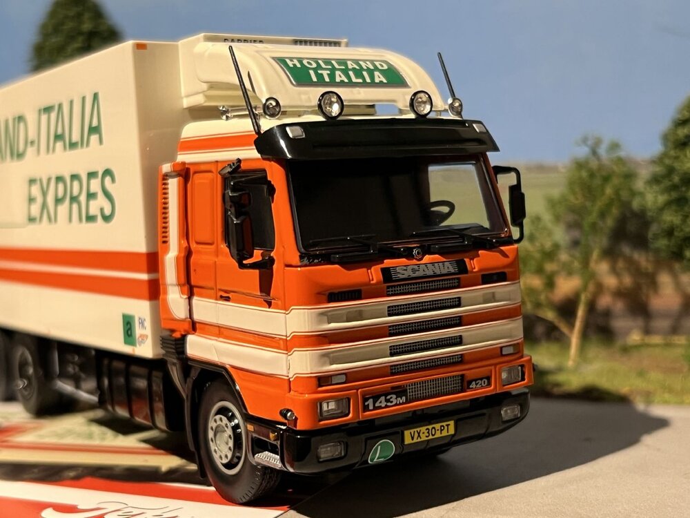 Tekno Tekno Scania 143M-420 streamline motorwagen met 2-assige wipkar LIEVAART "Holland-Italia Expres"